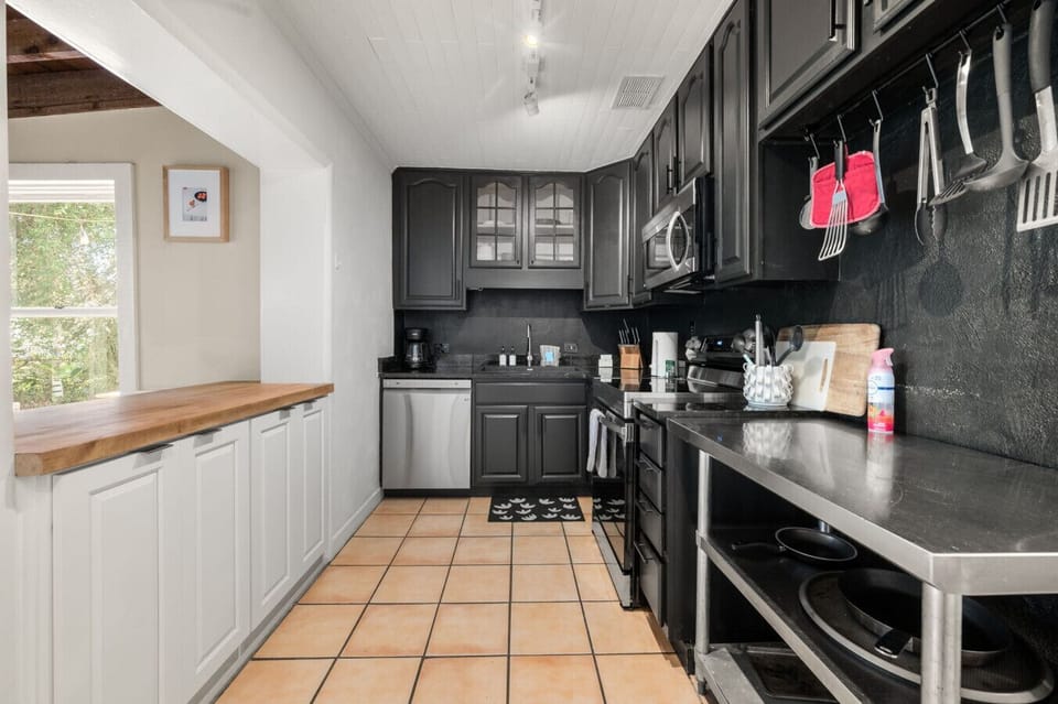 full kitchen