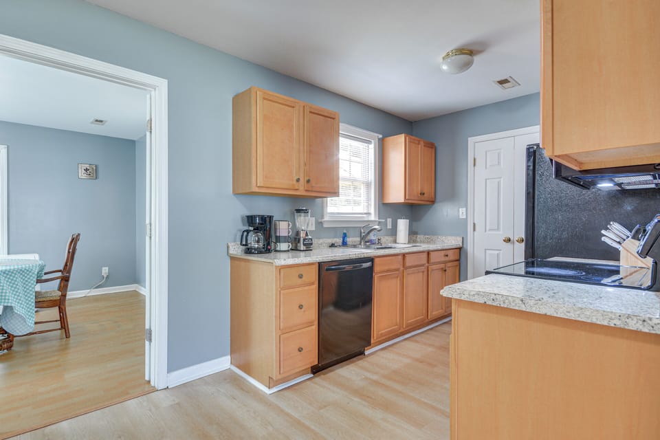 Kitchen | Drip Coffee Pot | Toaster | Dishwasher