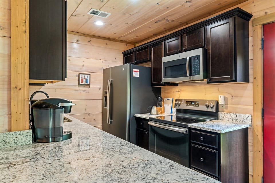 Well-equipped kitchen for meals at the cabin.