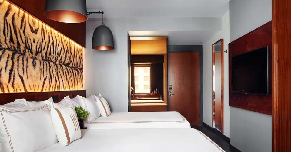 Stretch out with easy TV viewing and calm, modern lighting.