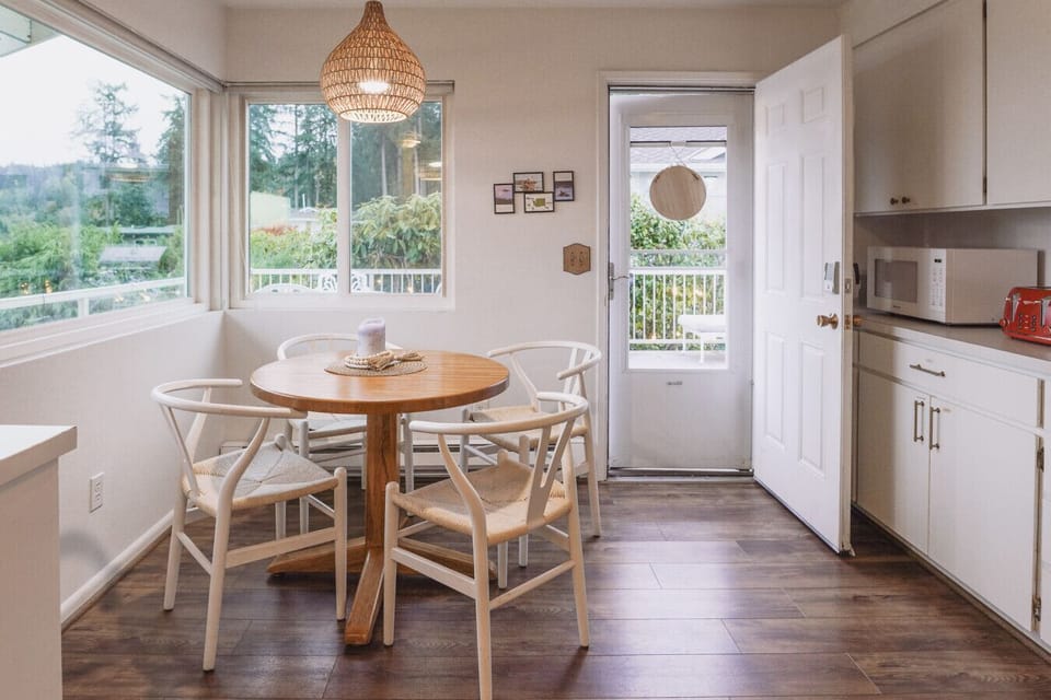 Modern decor details that create a cozy atmosphere.