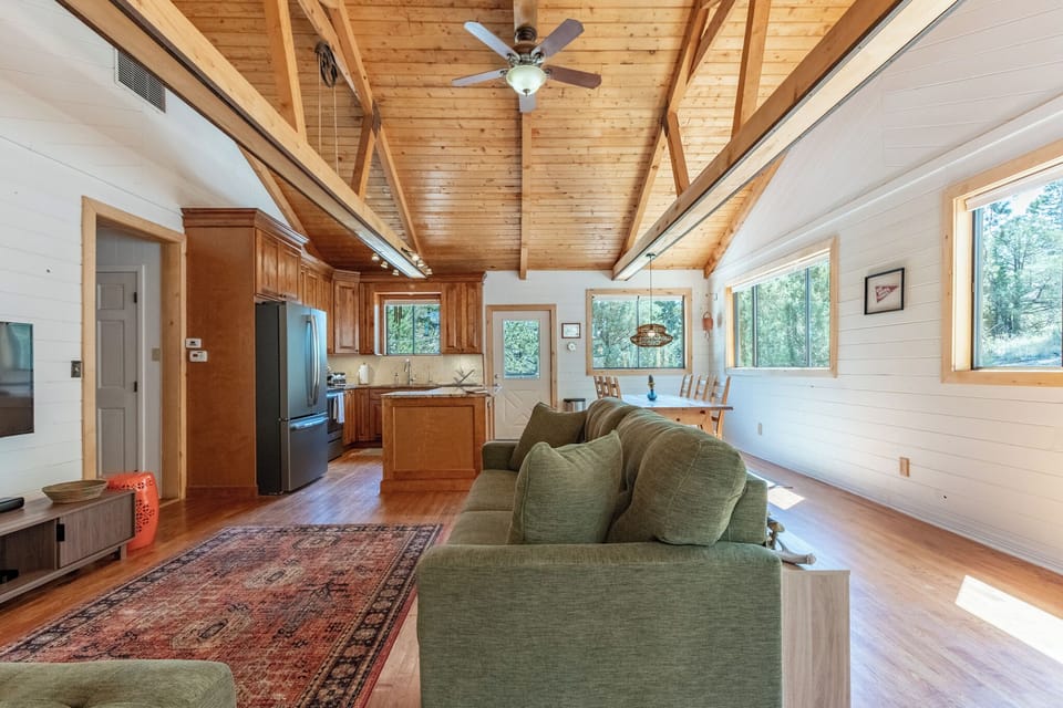 Living Room
•Open Concept
•Streaming TV