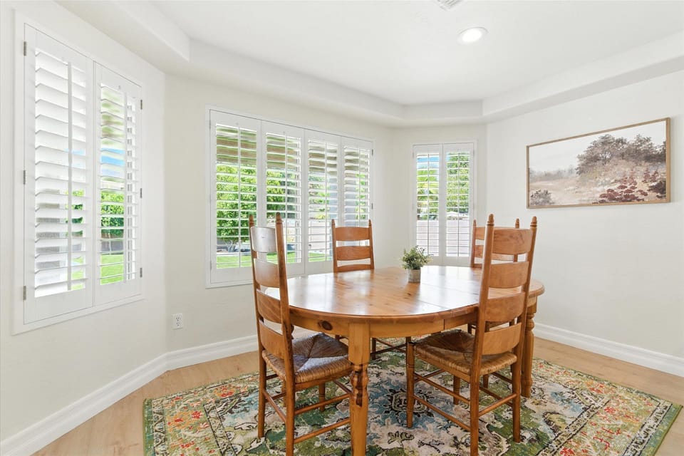 2nd Dining area with seating for 4 guests.