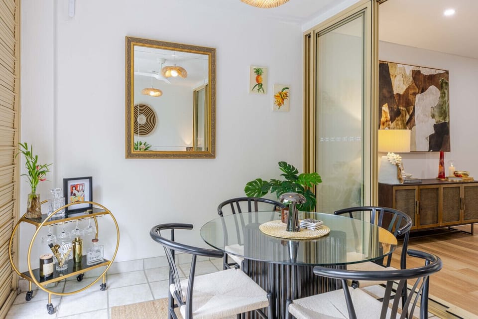SeaCation On Mac: chic indoor dining