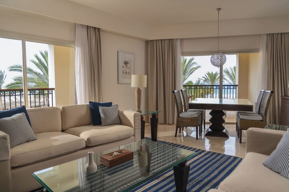 Stretch out together with sweeping windows and breezy coastal light