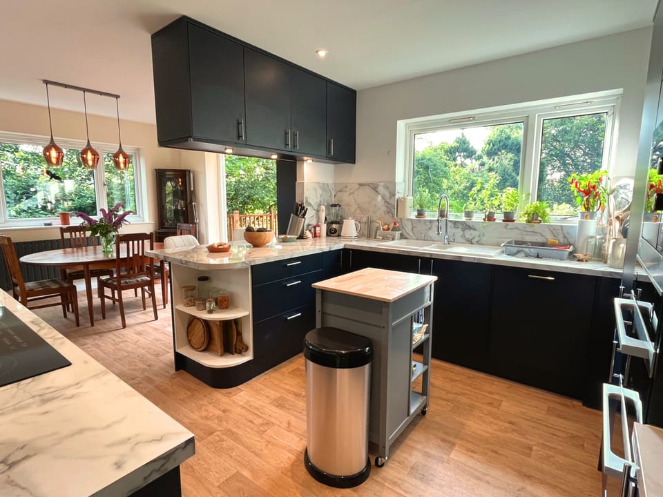 Spacious fully equipped kitchen with a five-plate stove.