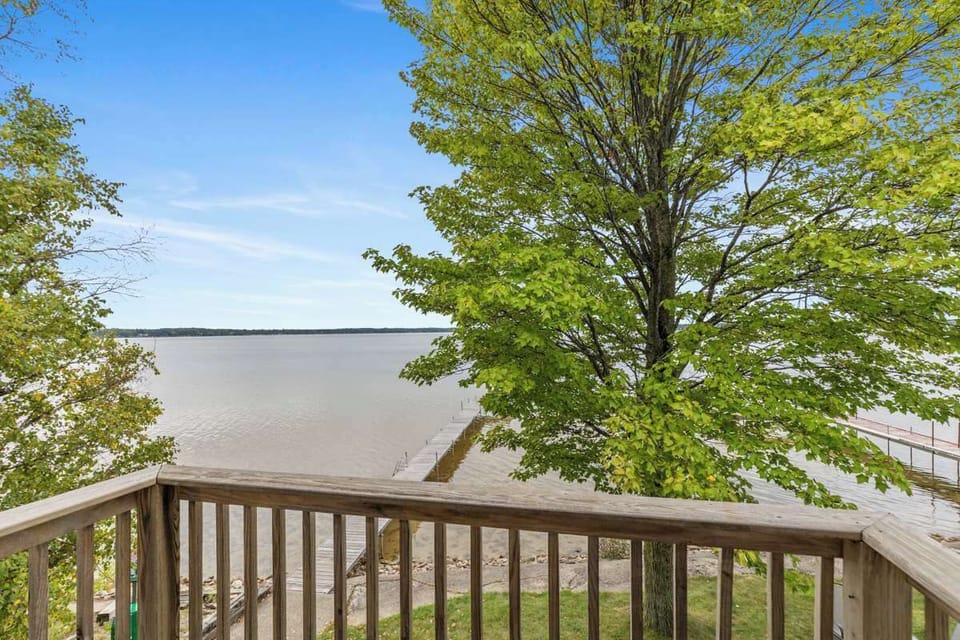 Balcony with a view of the lake