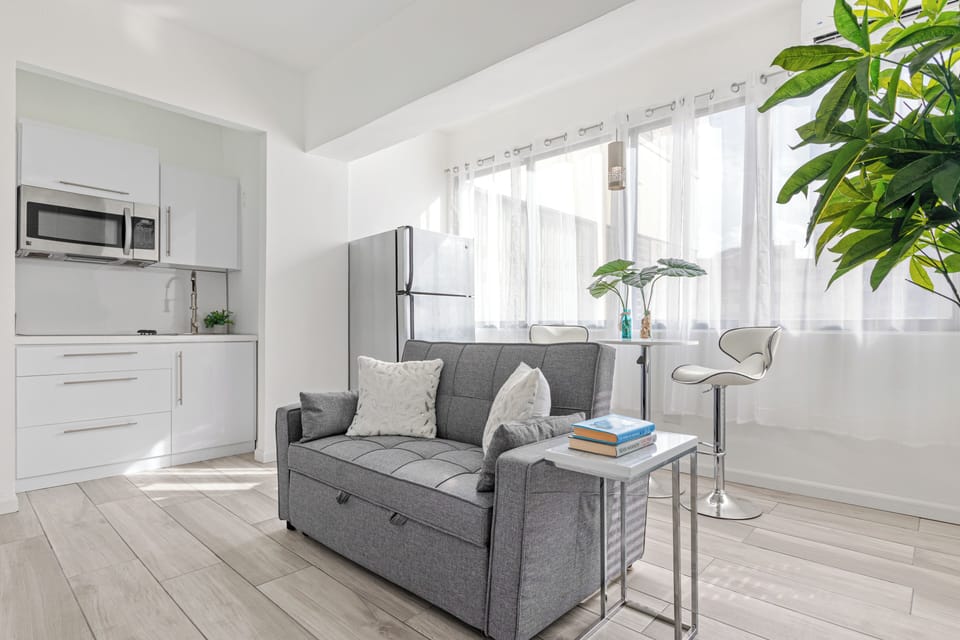 Prepare meals, eat, and relax. A functional space for all your needs.

