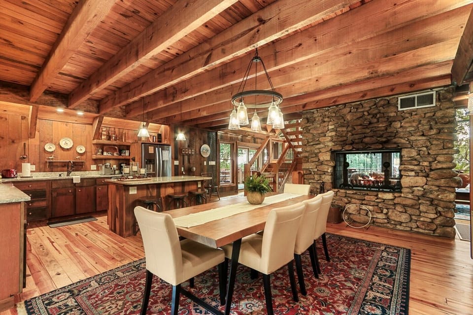 Dining for up to 8 guests
