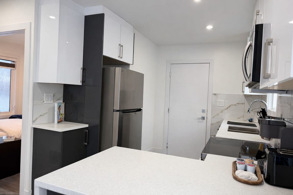 Fully equipped modern kitchen for cooking and dining.