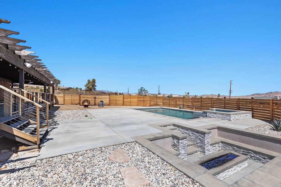 Pool & Hot Tub