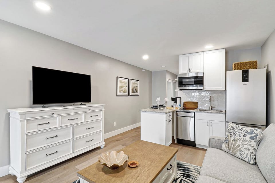 Kitchen - 2 Burner cooktop, microwave, refrigerator, dishwasher, Kuerig