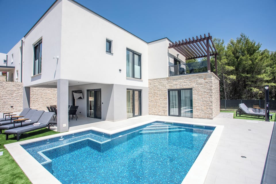 Pool and house