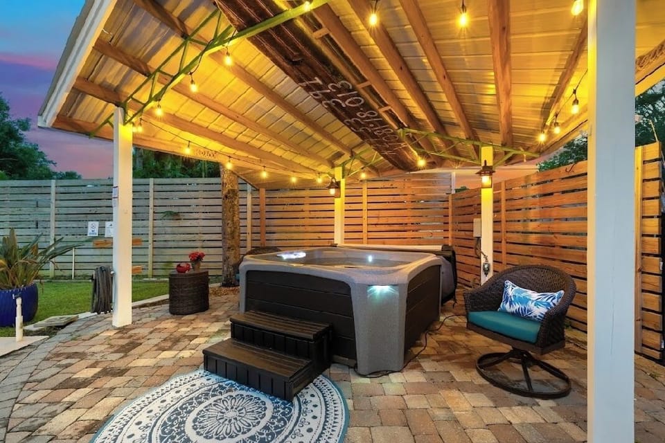 Outdoor spa tub