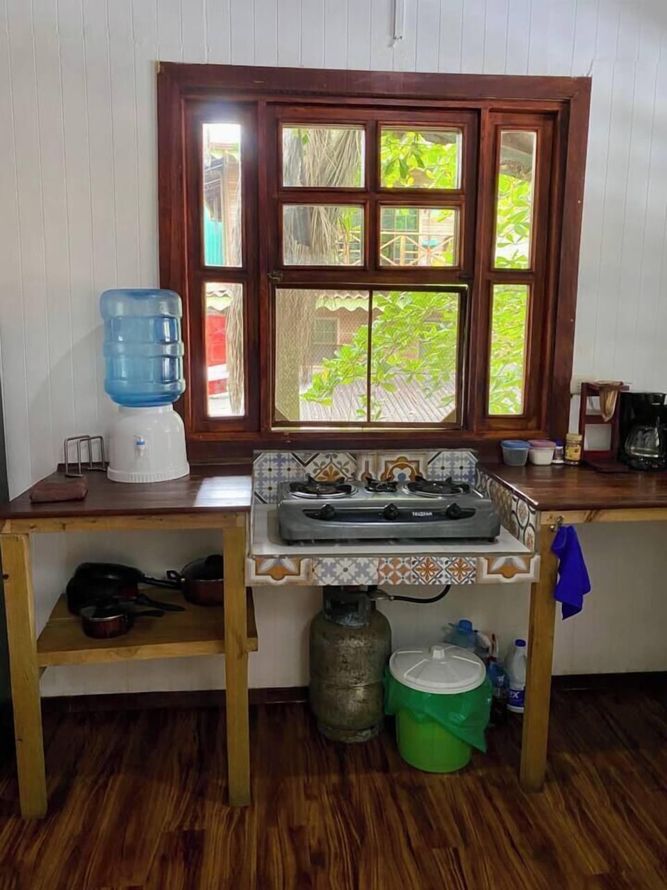 Gas stove with 3 burners and pots and pans to cook your meals with.