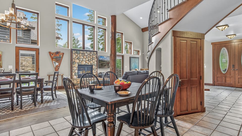 Kitchen, Main Level - With table for 6
