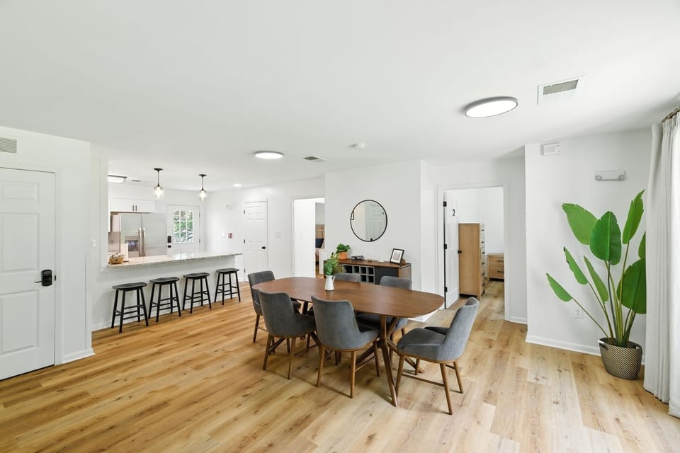 Architecture, Building, Dining Room, Dining Table, Furniture