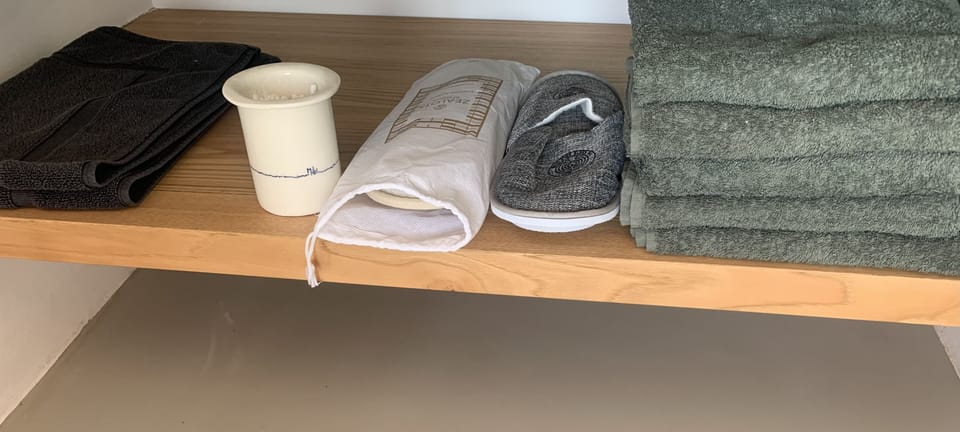 Bathroom amenities