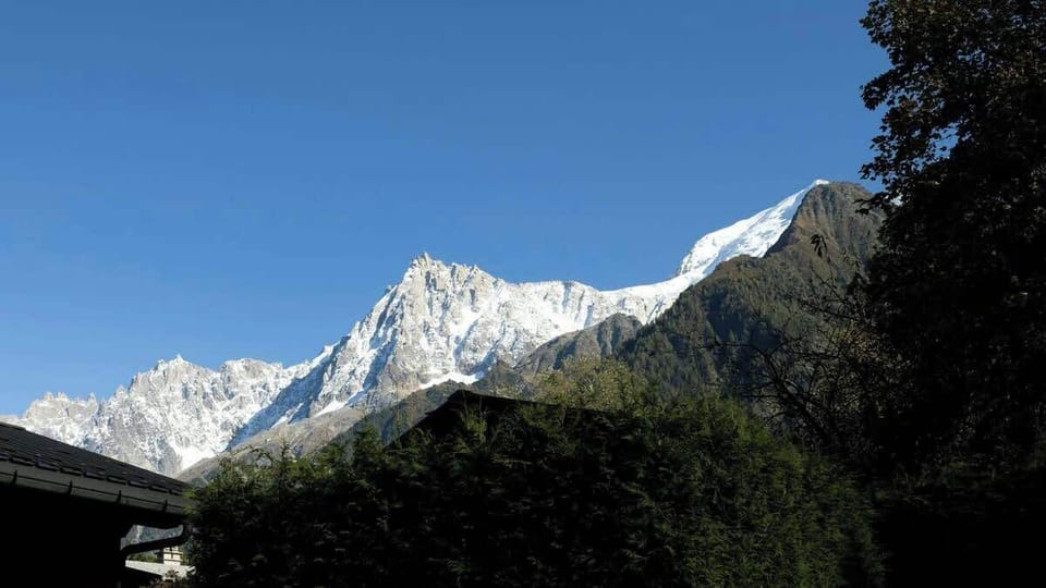 Exterior: Mountain view