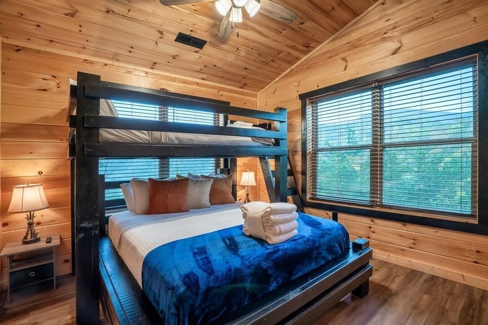 Third floor bunk room with queen and twin bed.  Mountain views.