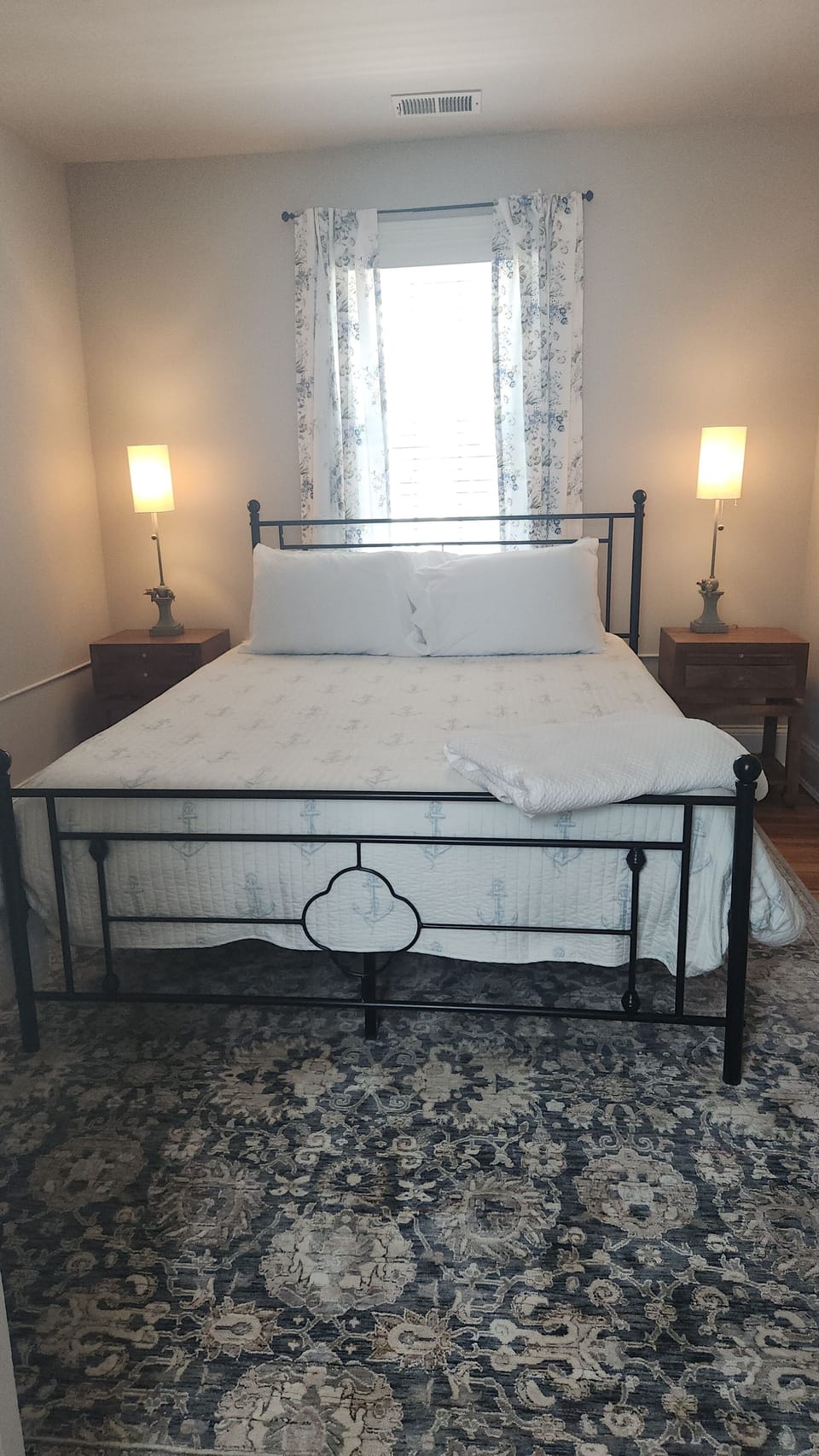 Comfortable queen size bed, linens & towels provided