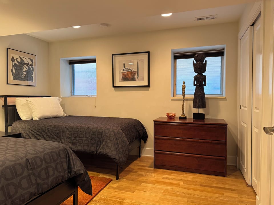 Tempurpedic mattresses: arranged as twin beds or single King bed