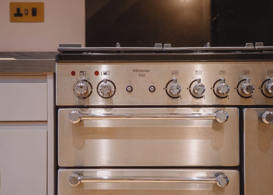 Kitchen oven