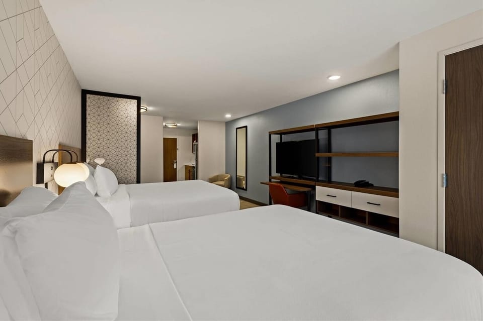 Settle in with crisp linens and an easy, open layout.