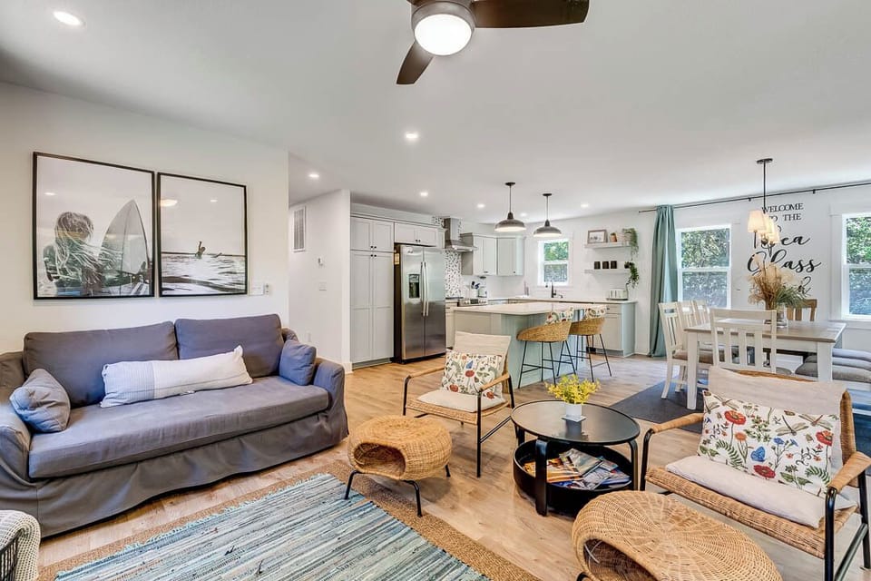 Mid-Level Living Room with Deck Access