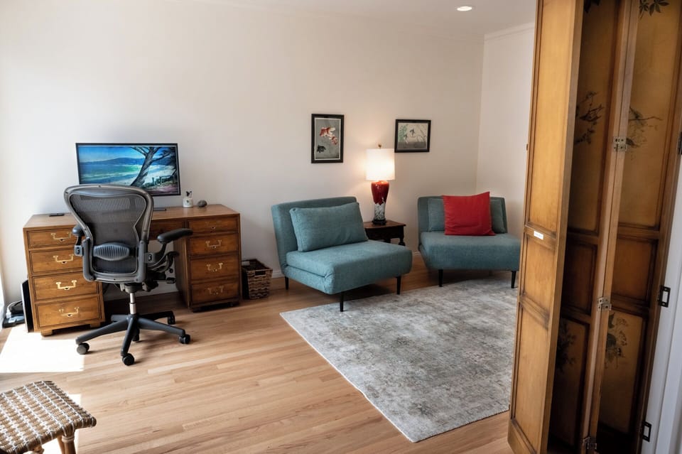 Den with desk, 2 pull-out beds, and folding privacy screen