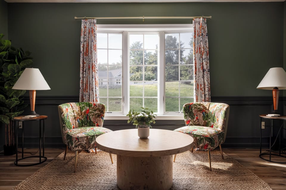 Coffee / sitting area in Dining room
