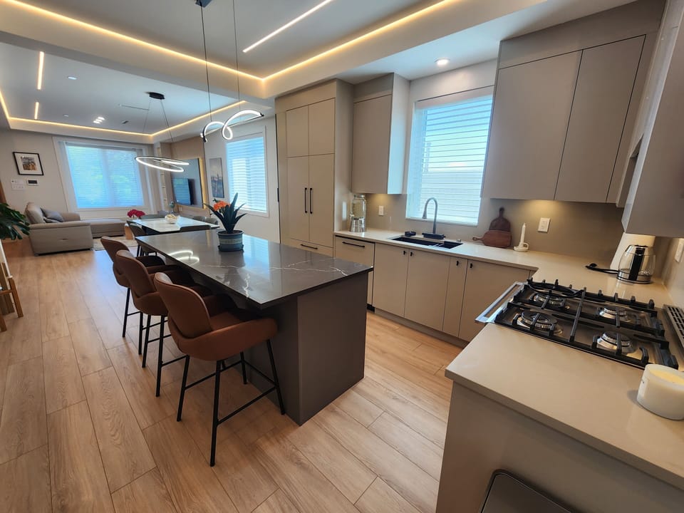 Kitchen & Bar seating