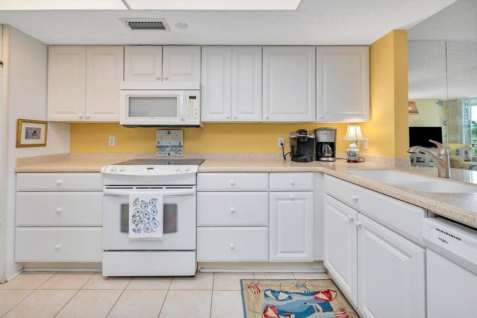 North Breakers 401 - Kitchen