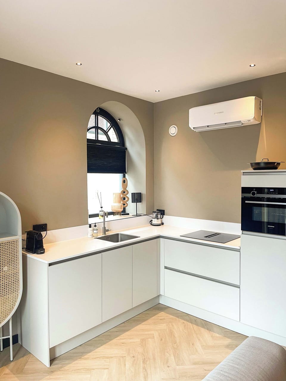 Light-filled kitchen with classic curves
Enjoy cooking with modern appliances in a soft, inviting space.