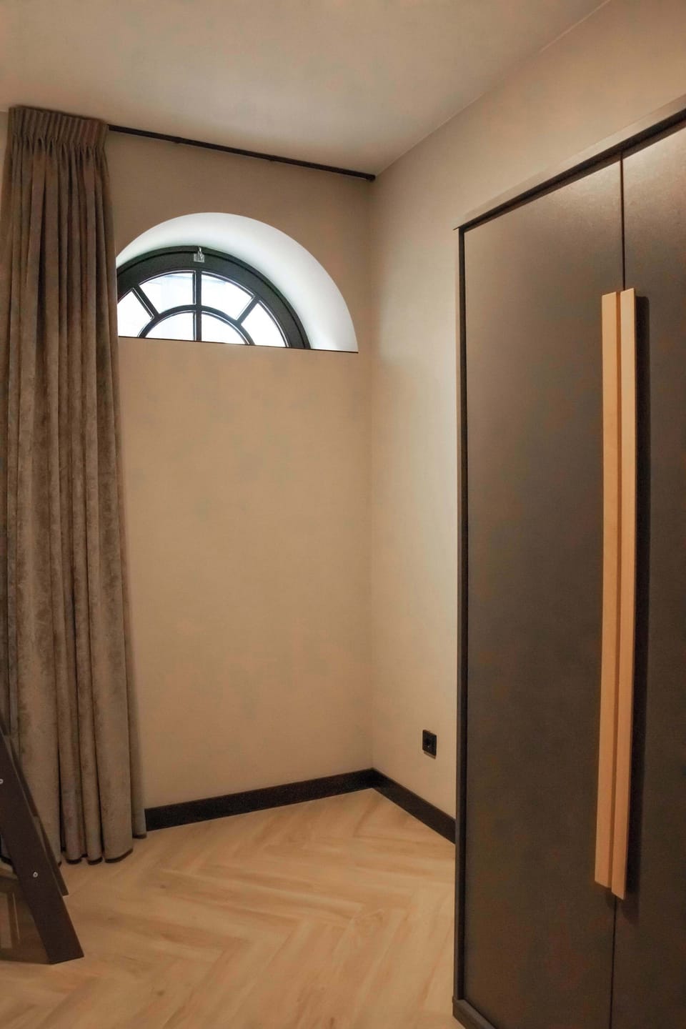 Peaceful bedroom with soft natural light
A calming space with warm tones and arched window light — perfect for quiet moments and restful sleep.