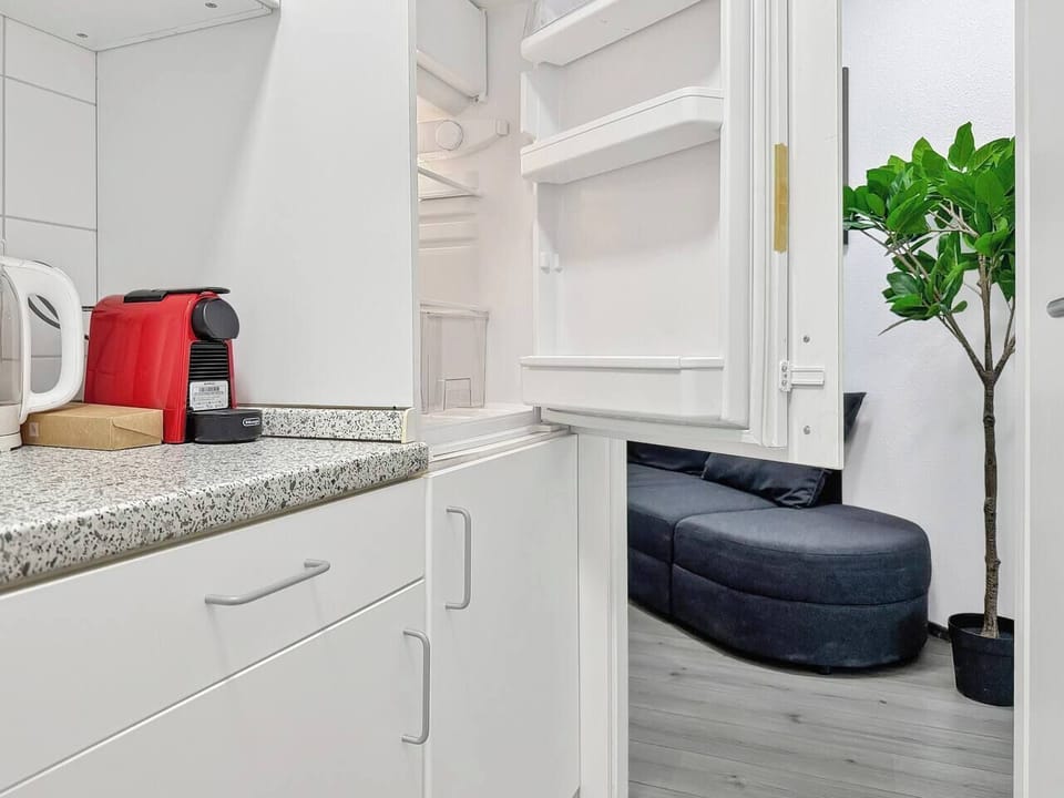 cdad99e9-a329-4f69-9764-fc883001146d