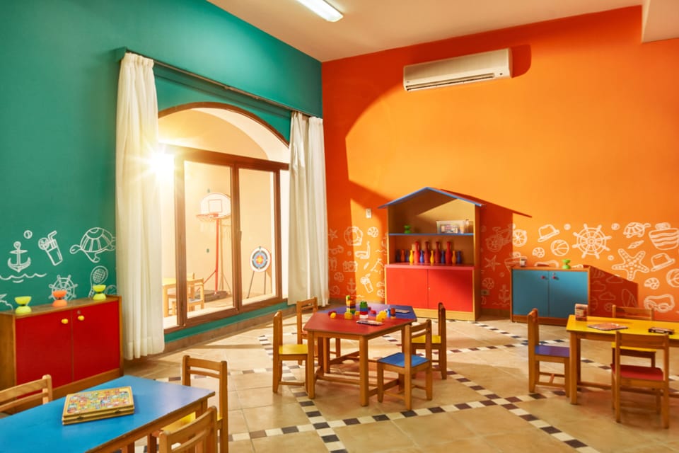 Let little ones play freely in a bright, colorful kids’ club.