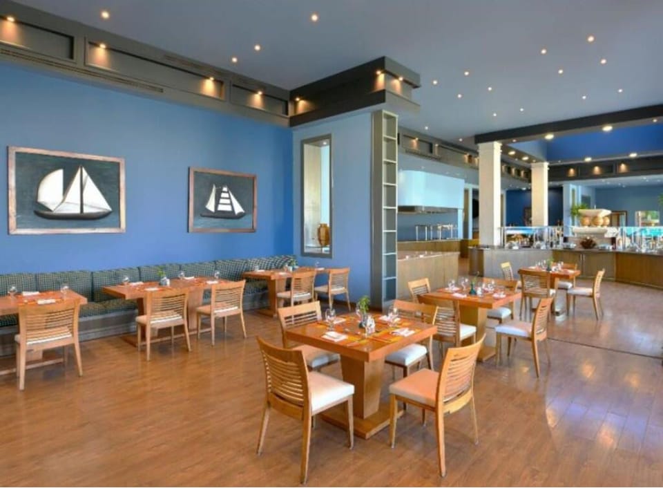 Start your day with a calm, comfortable indoor breakfast.