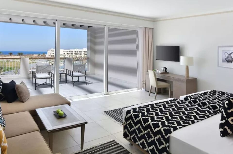 Enjoy the same bright suite view from a near-identical angle.