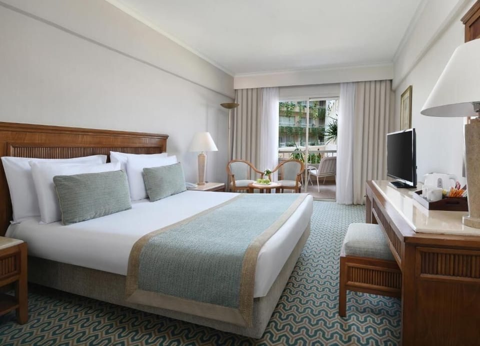 Stretch out after the beach in crisp, airy twin beds.