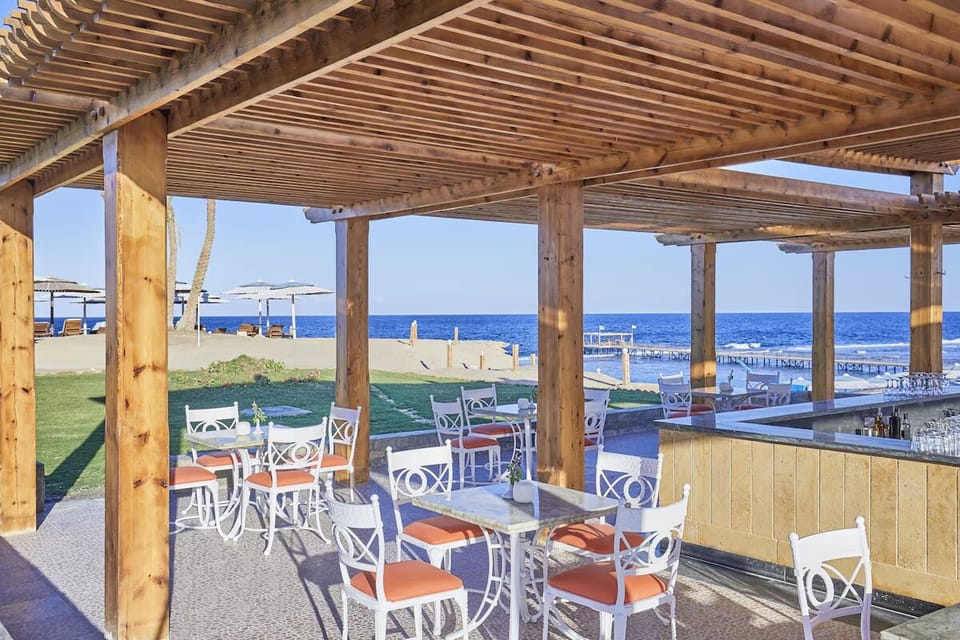Toast sunsets with open-air drinks steps from the shoreline.