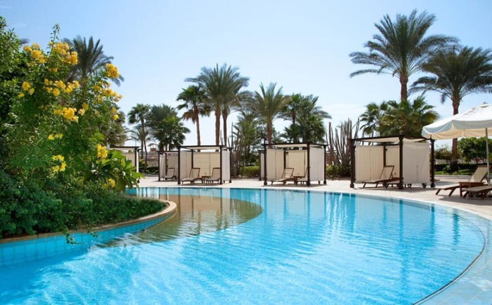 2 Outdoor pools
