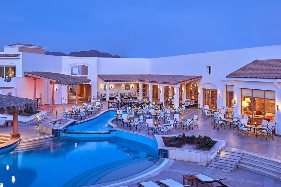 2 Outdoor pools