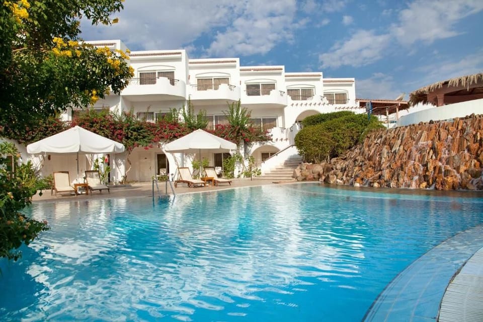 2 Outdoor pools