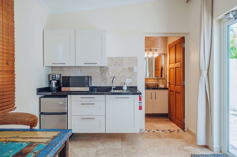 Amazing well equipped kitchenette. Chic and modern.