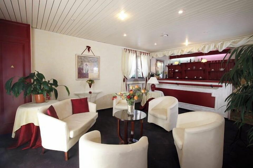 Unwind with a drink in this cozy, elegant lounge.
