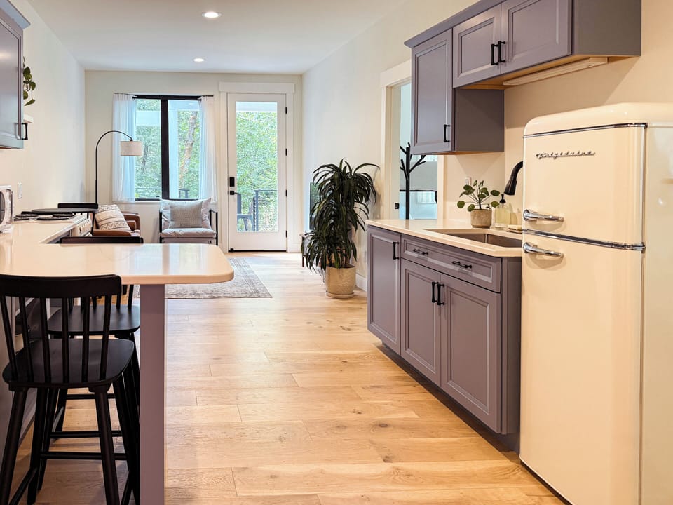 Open kitchen to living room 