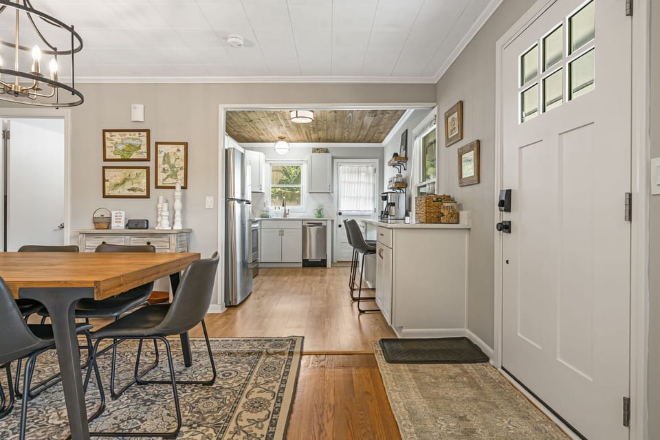 Dining Area and Fully-Equipped Kitchen