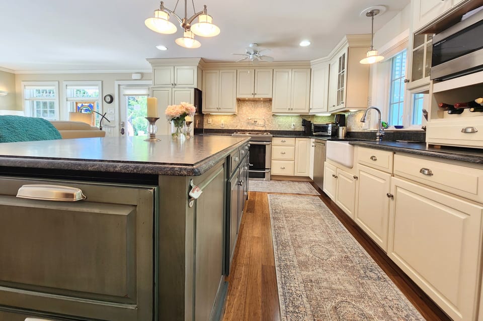 Main House - Kitchen Dining (3)
