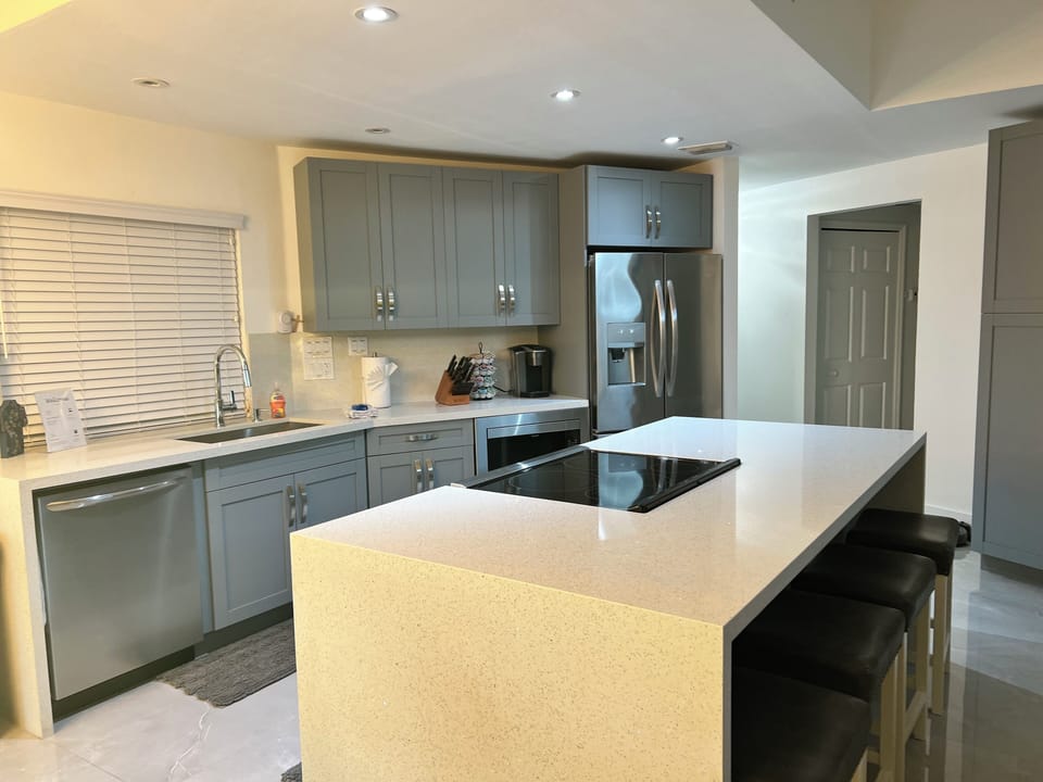 Large spacious Kitchen with Island